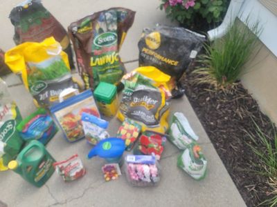 Scotts Turf Builder Spreader & Large Lot of Lawn/Garden Products - Seed, Fertilizer, Bulbs