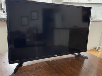 32” SAMSUNG Smart TV