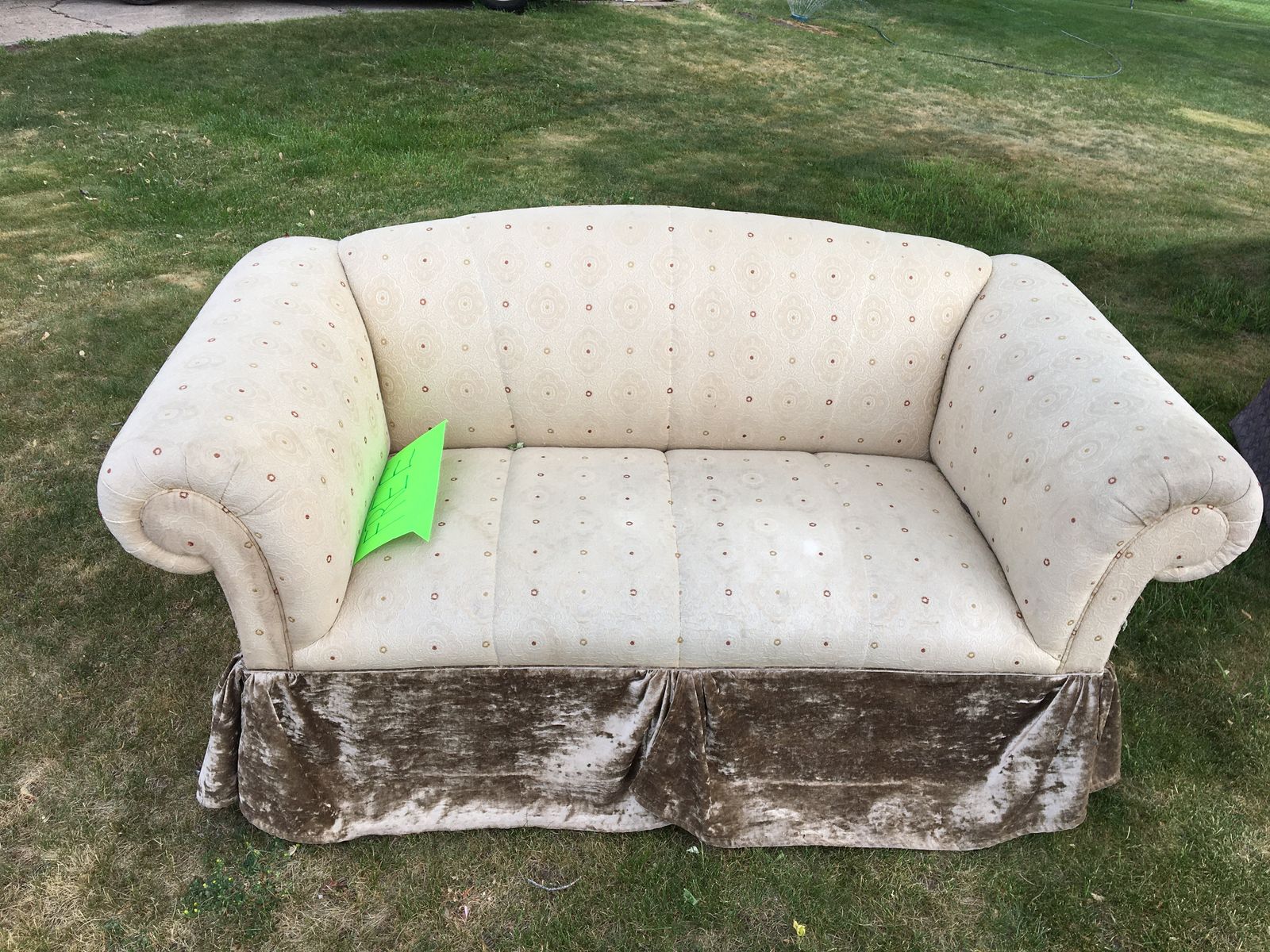 Free 6 foot Love Seat Couch *in Roy*