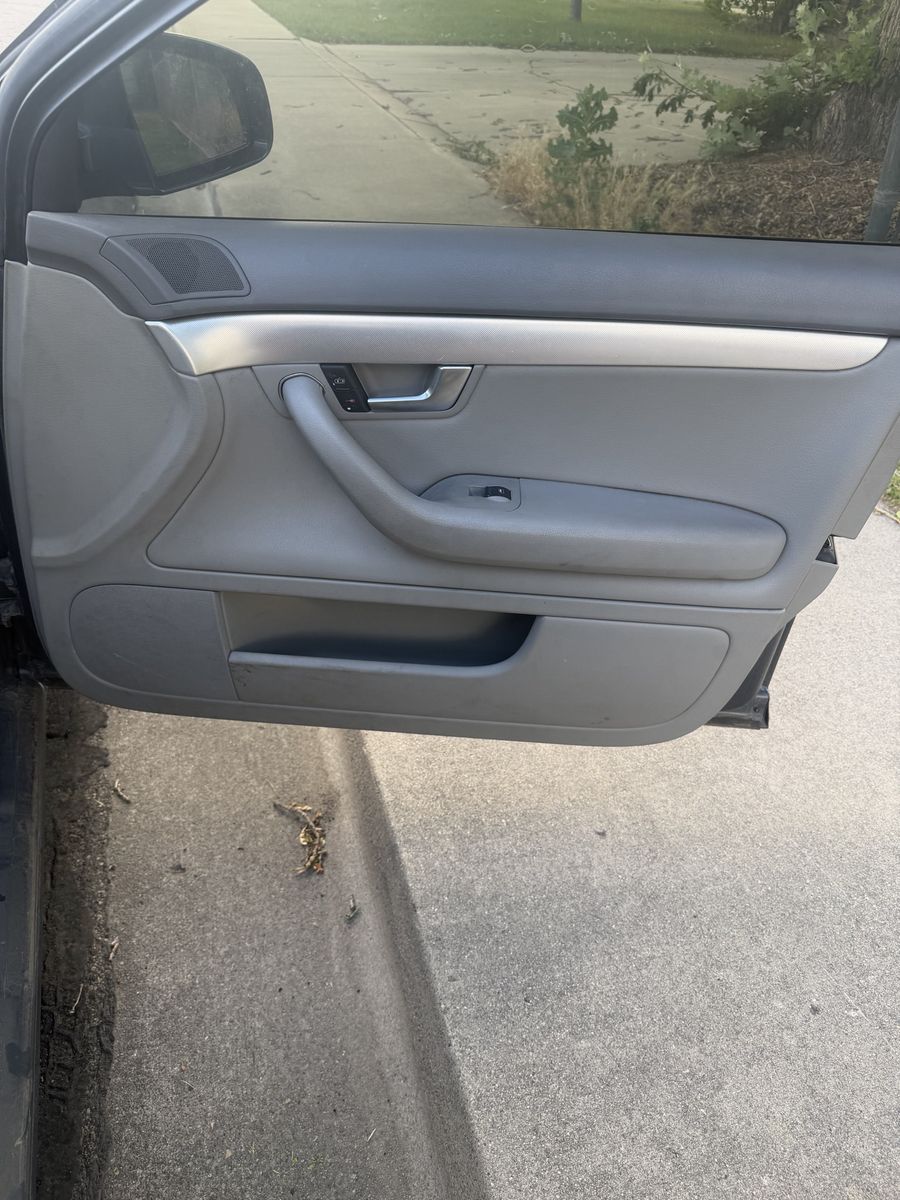 2006 Audi a4 front door panels
