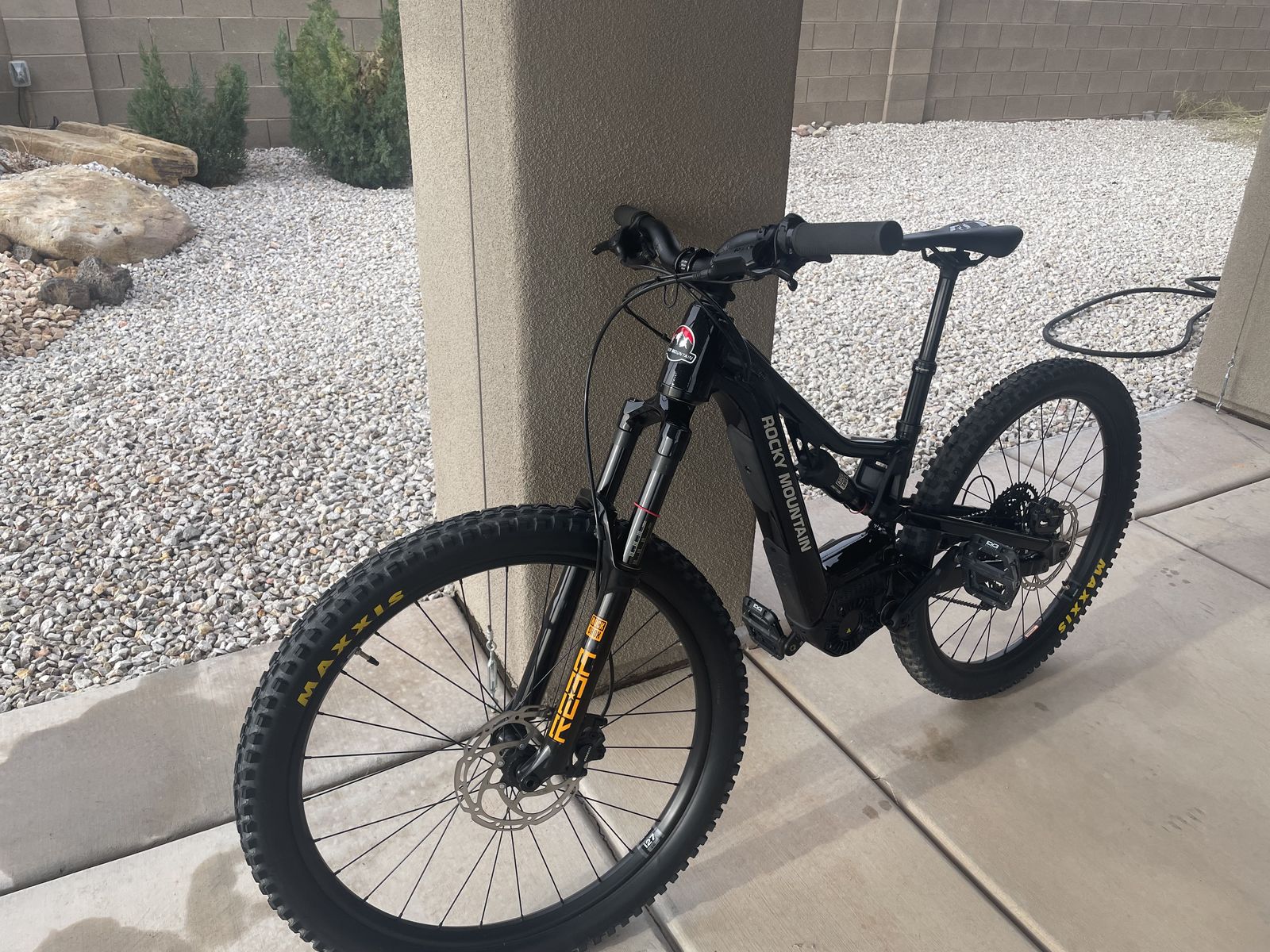 YOUTH SIZE ROCKY MOUNTAIN REAPER E-BIKE