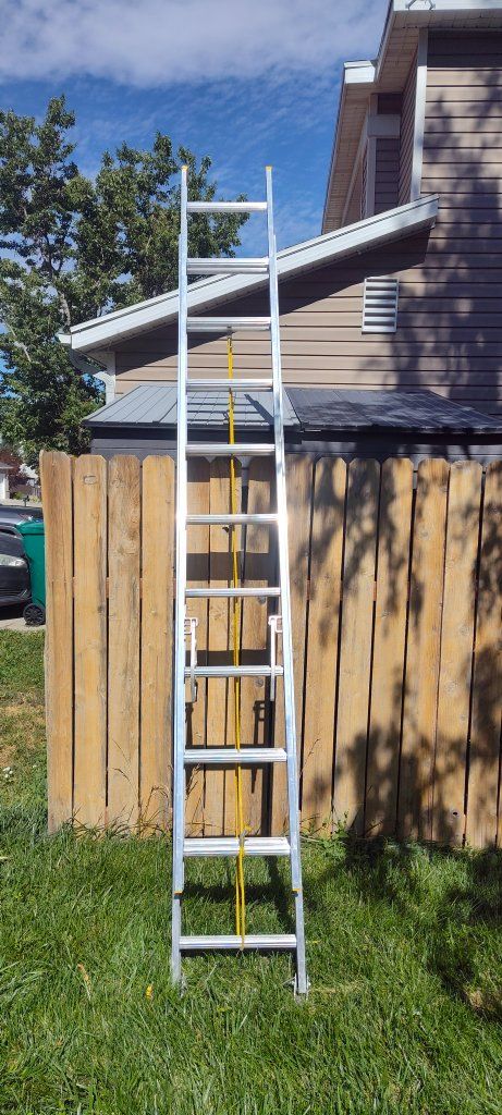 Werner D1220-2 20ft Aluminum Extension Ladder, 225lb Load Capacity, Medium Duty