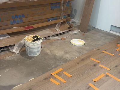 Experto en Pisos: Instalación de LVP, Laminado, Engineered & Glue Down