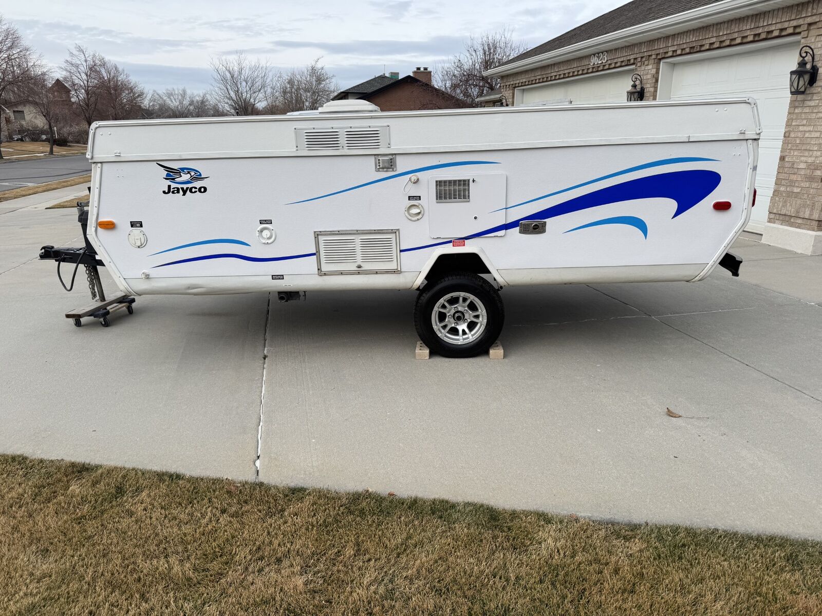 Tent Trailer with Shower, Built in toilet, Hot water Heater, Refrigerator, Furnace....