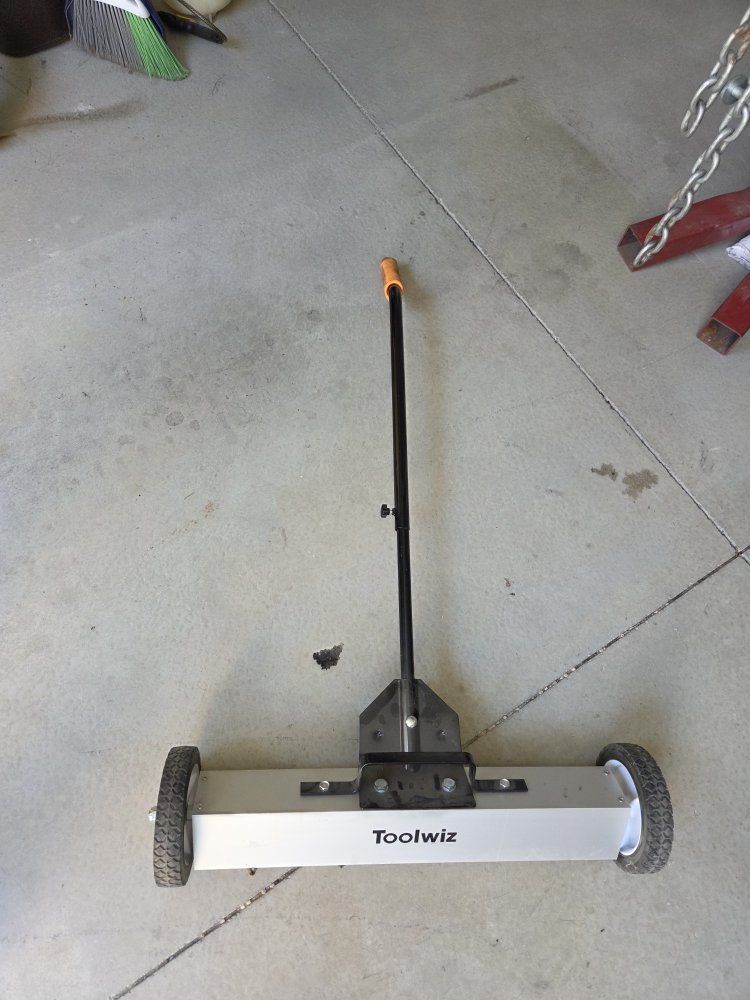 Toolkit 36" Magnetic Sweep