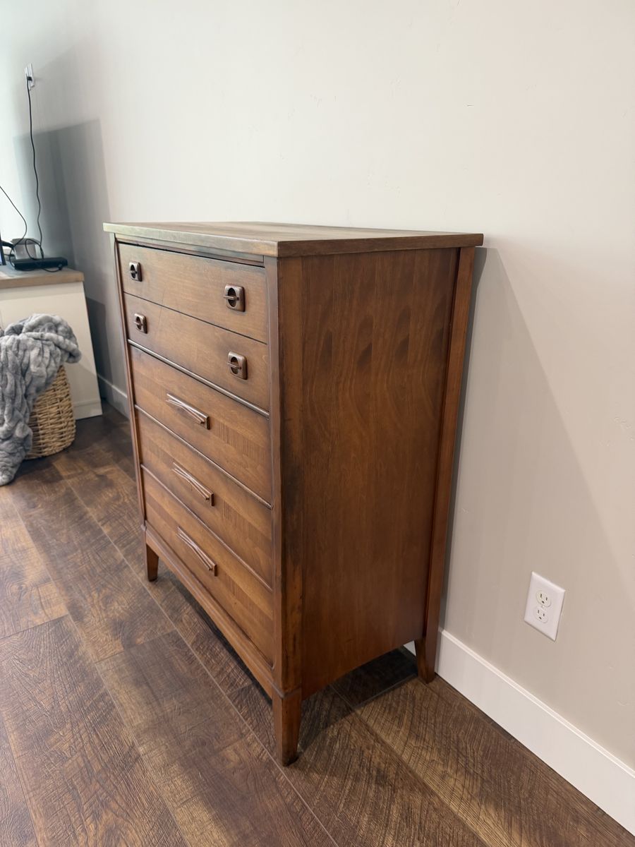 Main image 3