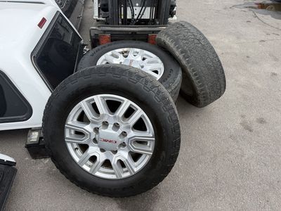 2022 GMC Sierra factory, wheels, and tires LT275/.65R20