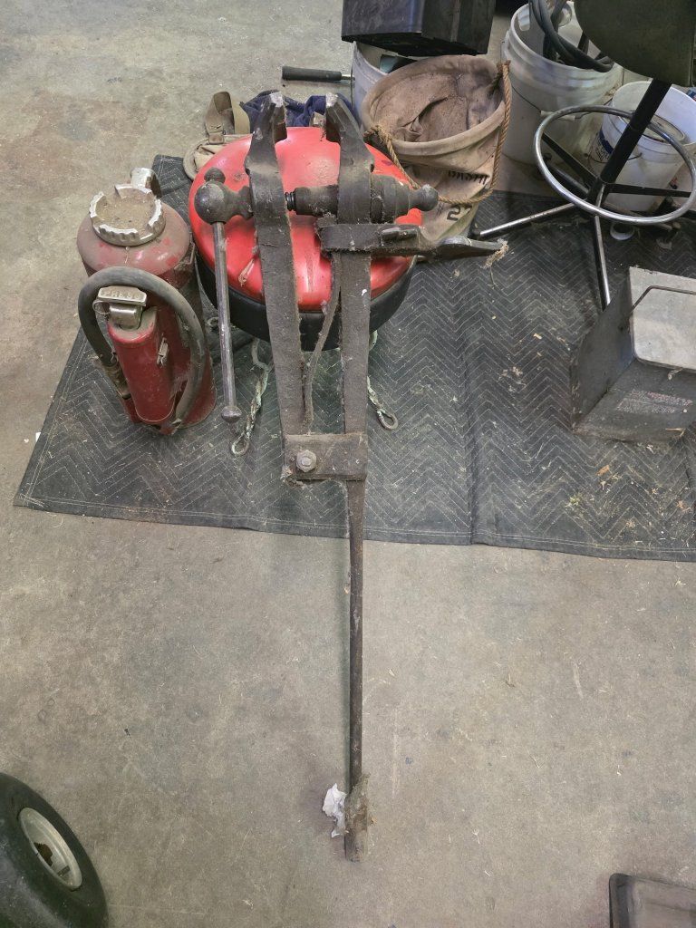 Vintage post leg vise