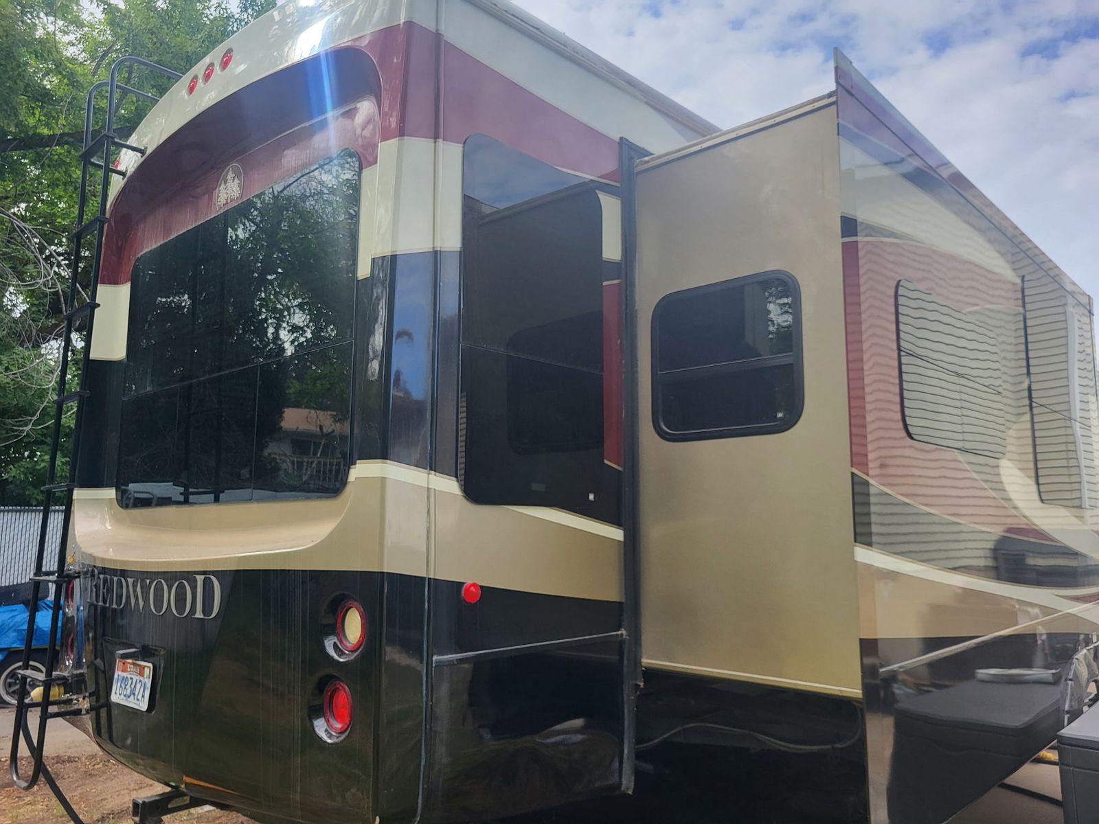 2012 Redwood Fifth Wheel Travel Trailer