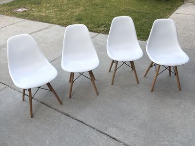 Set of 4 White Mid-Century Modern Dining Chairs with Wooden Legs