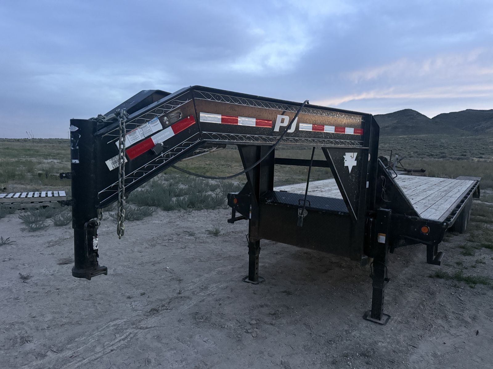 PJ Gooseneck Flatbed Trailer 28’ dual tandem