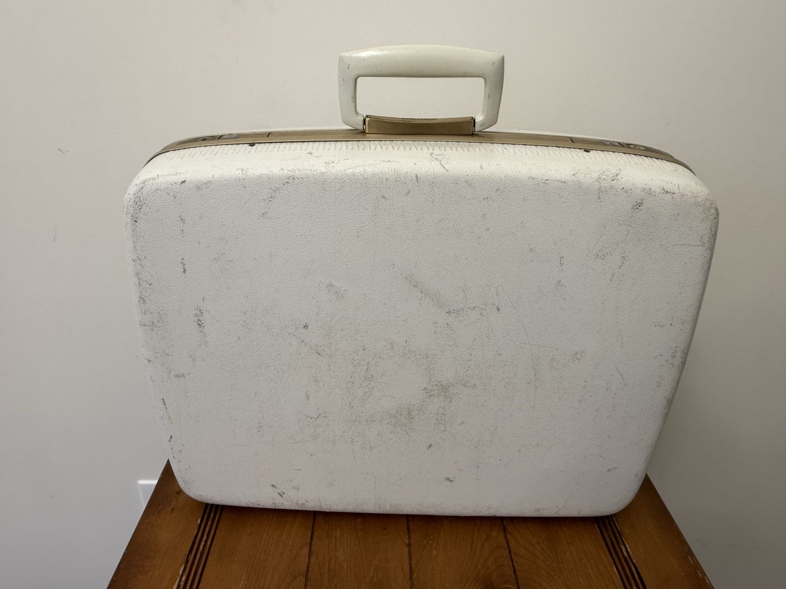 Super Cute Vintage Samsonite Horizon White & Gold Hard Shell Suitcase – Retro Luggage