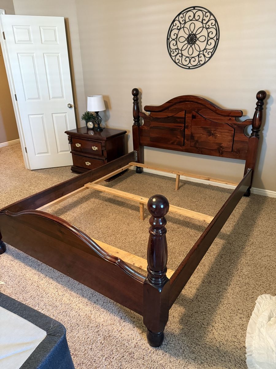 Cherry Oak Bedroom Set Includes Queen Bed, Dresser, Nightstand Queen Mattress & Box Spring