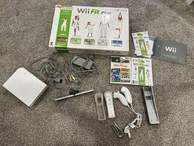 Nintendo Wii Console Bundle