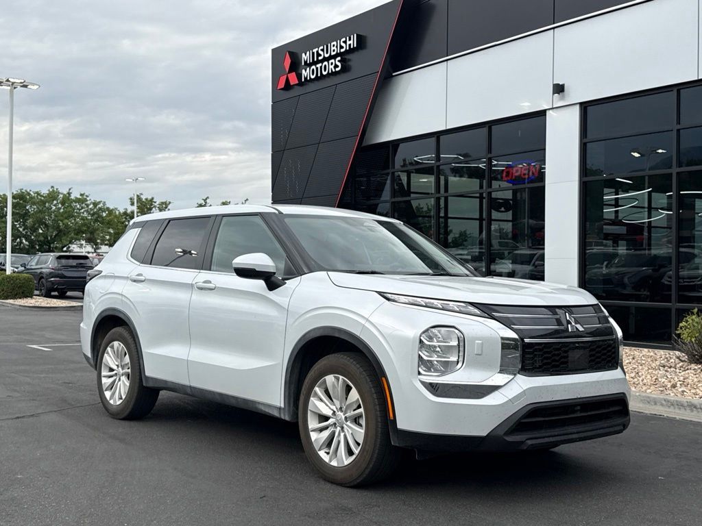 2026 Mitsubishi Outlander ES