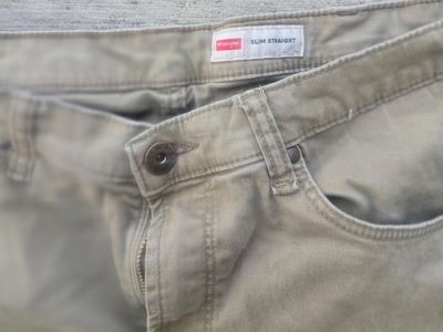 Wrangler Men's Slim Straight Twill Pants – Casual Khaki/Olive Drab Five-Pocket Pants