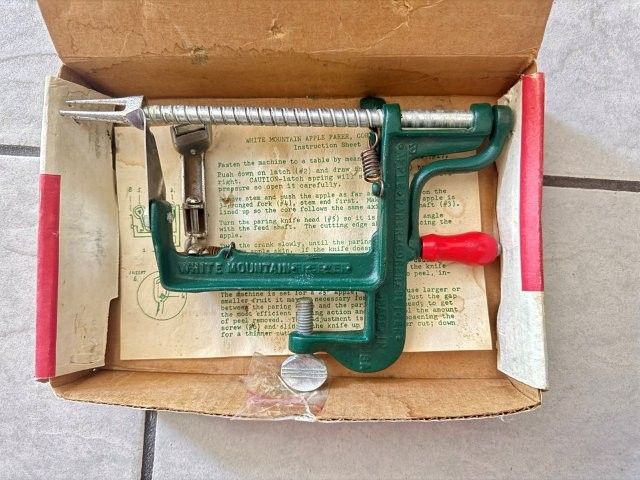 Vintage White Mountain Apple Parer & Corer 