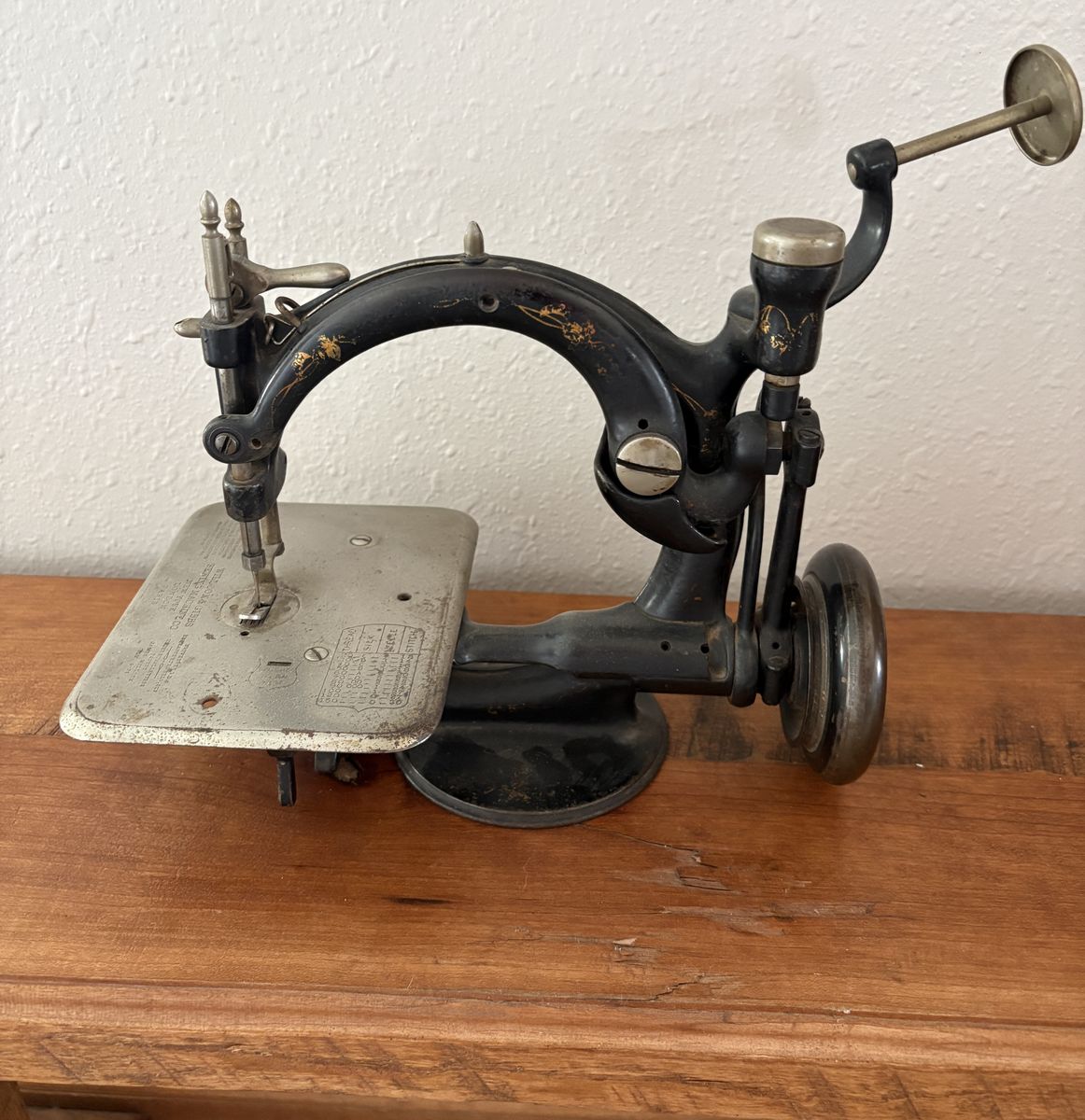 Antique Willcox & Gibbs Hand Crank Sewing Machine - Original USA Production - Wheel Turns