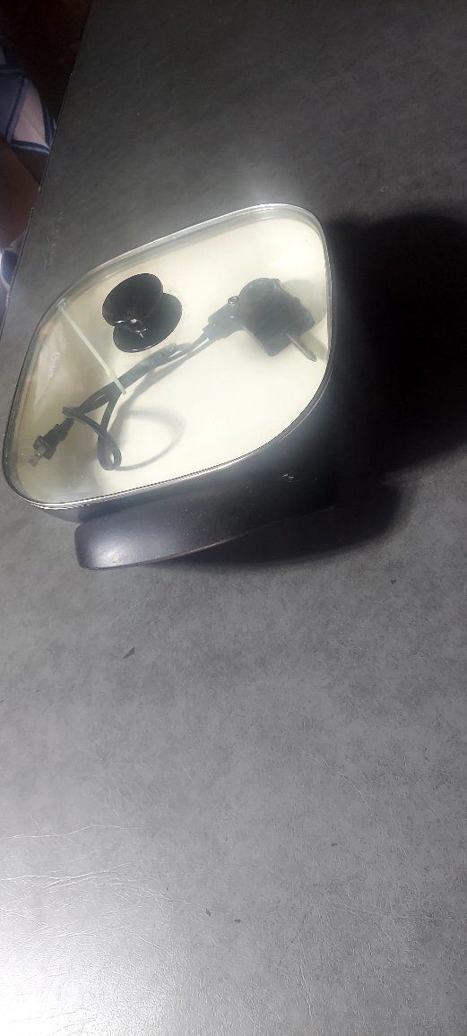 Oster Electric Skillet with Nonstick Ceramic Coating & Tempered Glass Lid