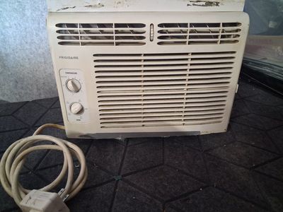 Frigidaire 5,000 BTU Window Air Conditioner - Compact & Efficient 20x18