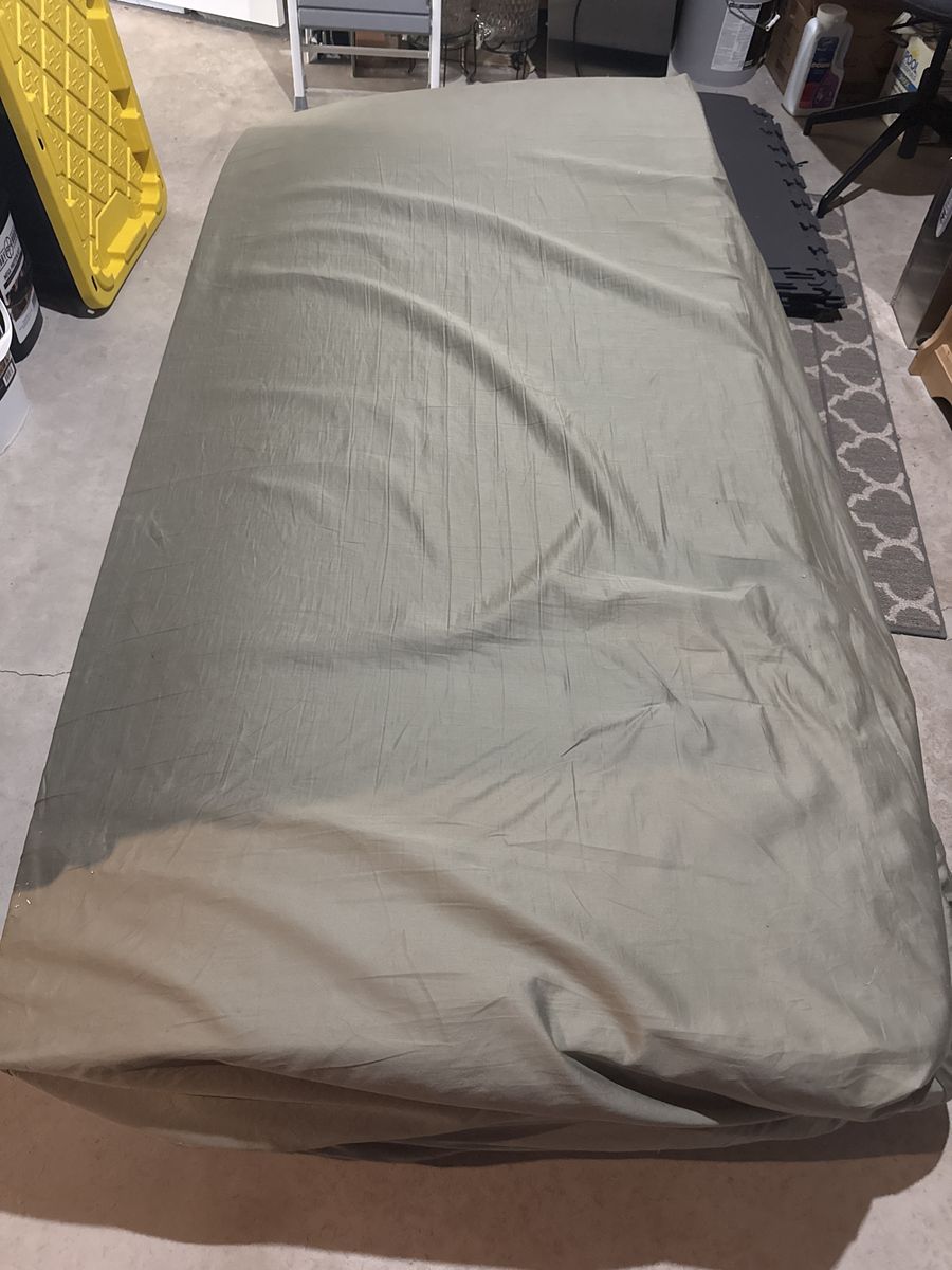 Single mattress with topper and sheet