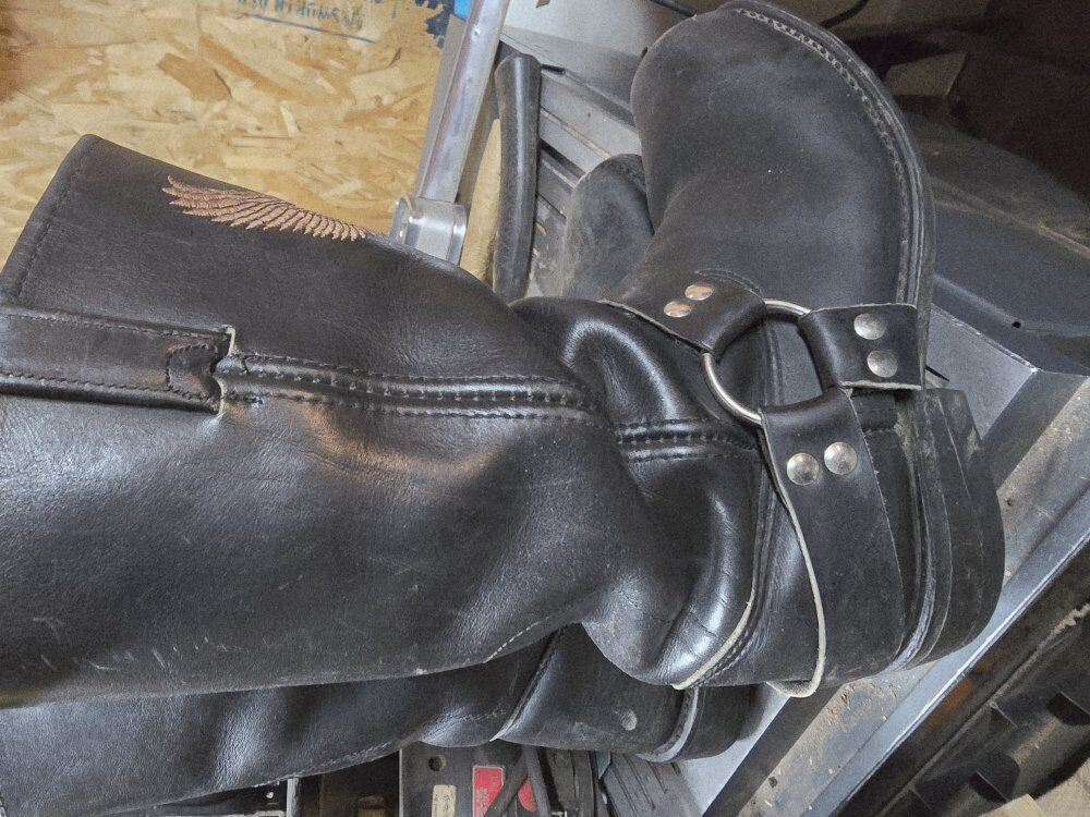 Harley Davidson boots mismatch size 11 Man-Cave