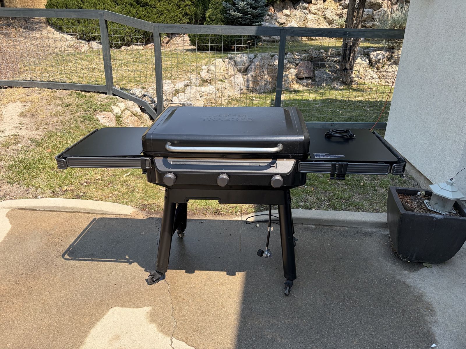 Traeger FLATROCK Flat Top propane grill - msrp $1000
