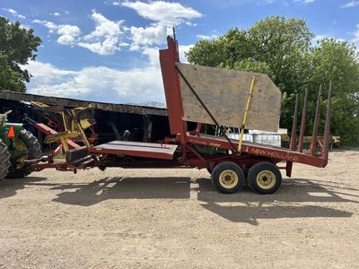 1032 New Holland Balewagon
