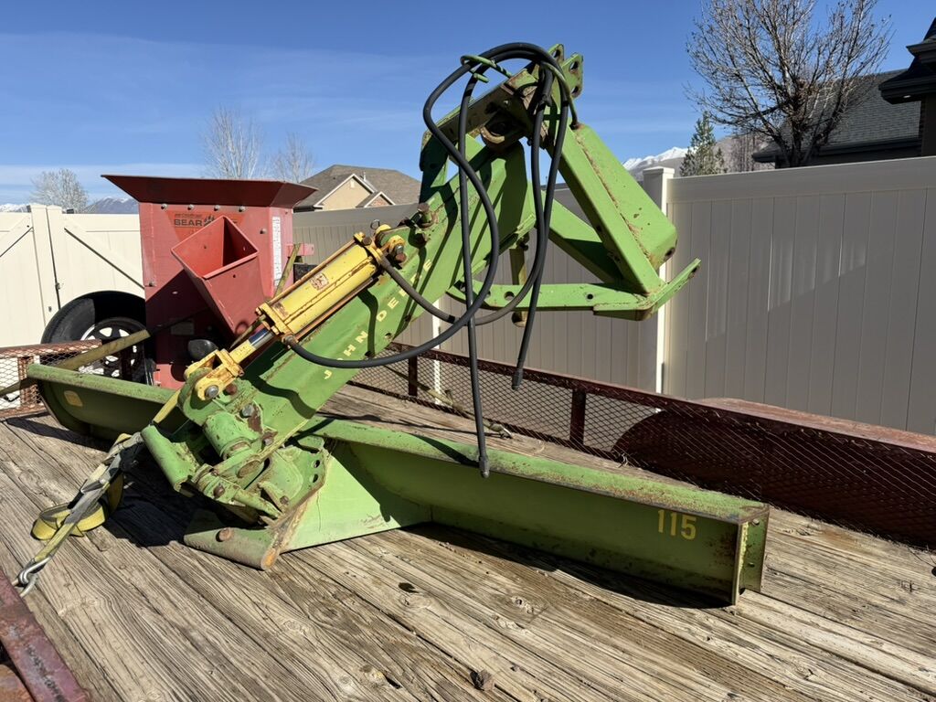 John Deere 115 Full-Hydraulic 9' Blade