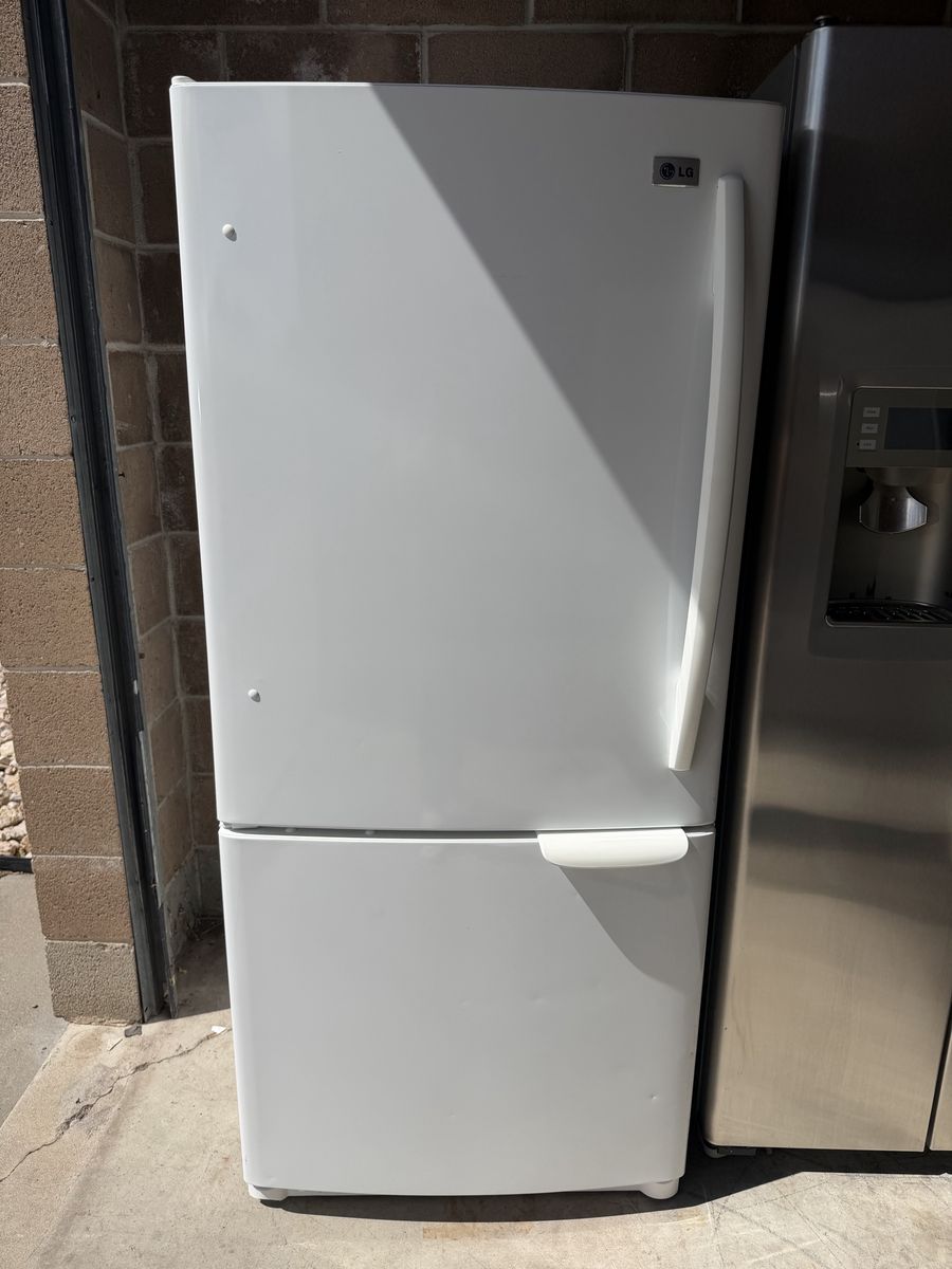 LG bottom freezer fridge