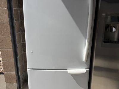 LG bottom freezer fridge