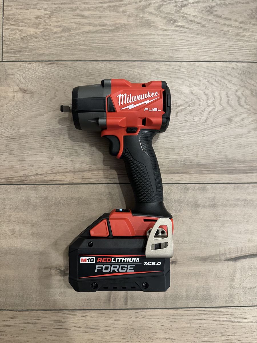 Milwaukee Mid Torque 3/8 W/Battery 8.0 Forge