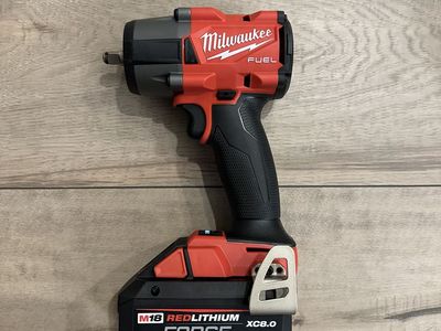 Milwaukee Mid Torque 3/8 W/Battery 8.0 Forge