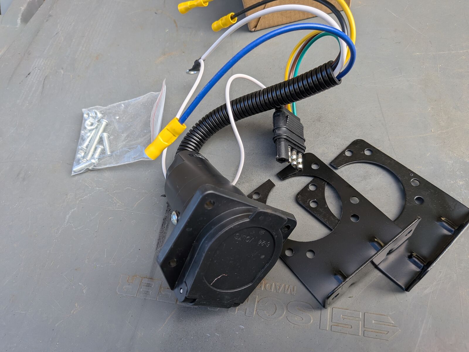 Trailer harness: 4 pin to 7 pin.