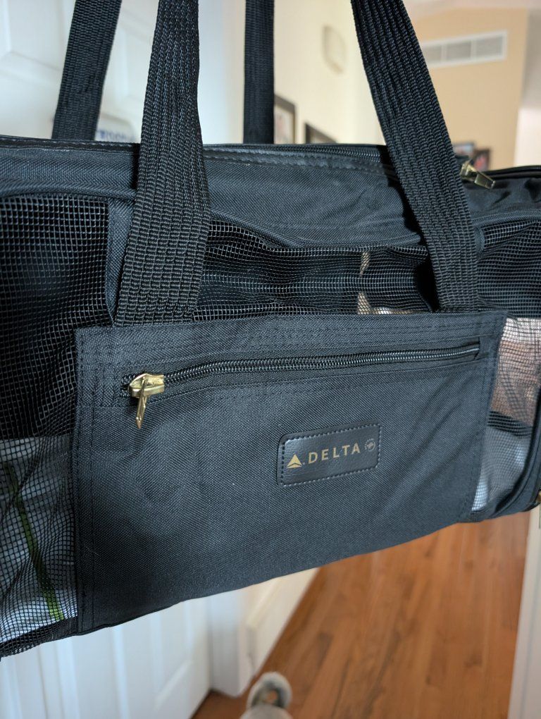 Sherpa Delta Approved Pet Carrier medium