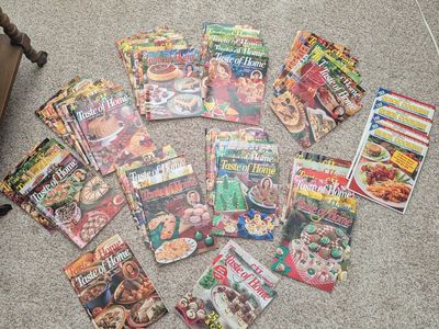 Lot of Taste of Home and Craft Magazines