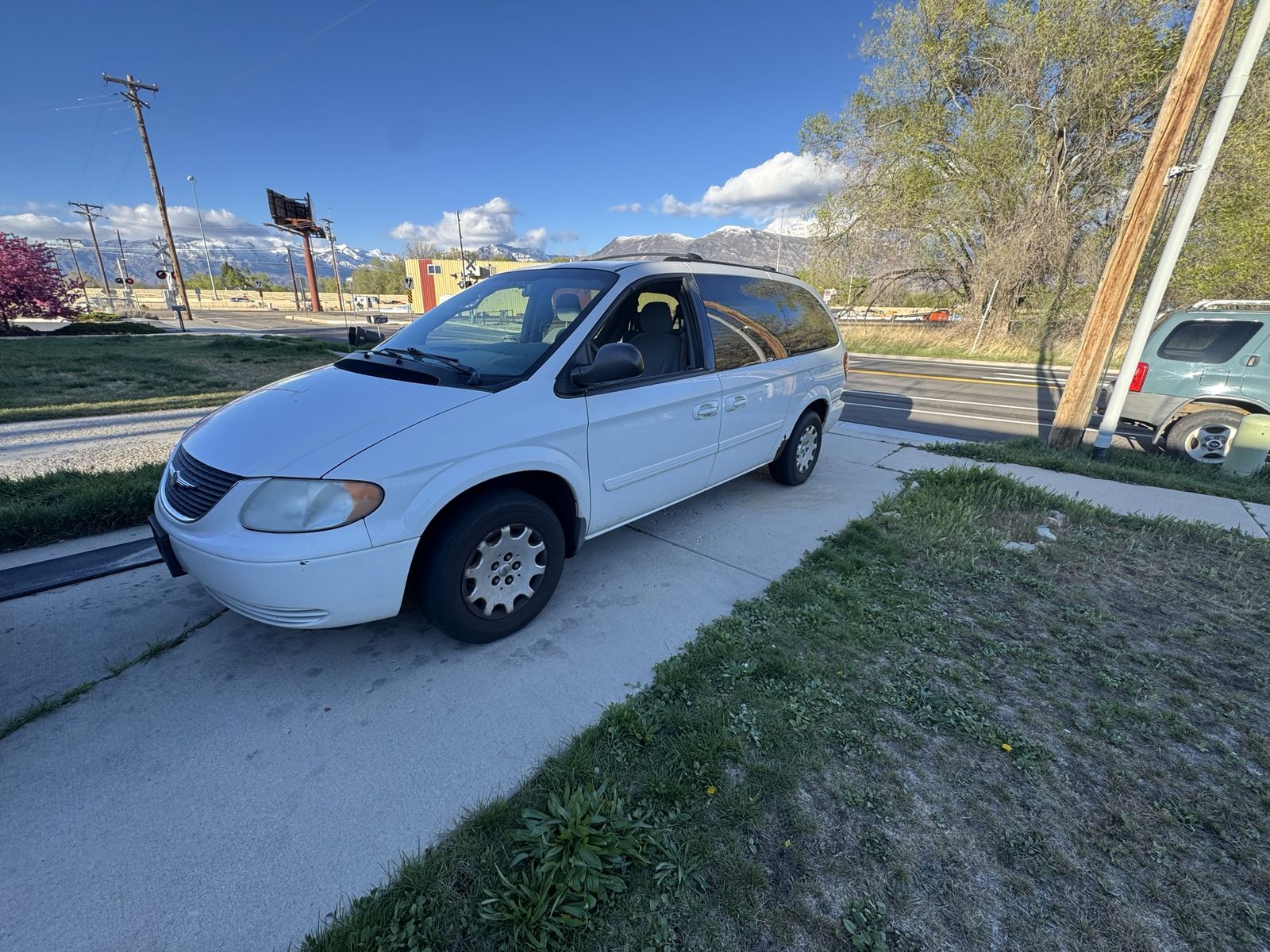 2004 Chrysler Town and Country 