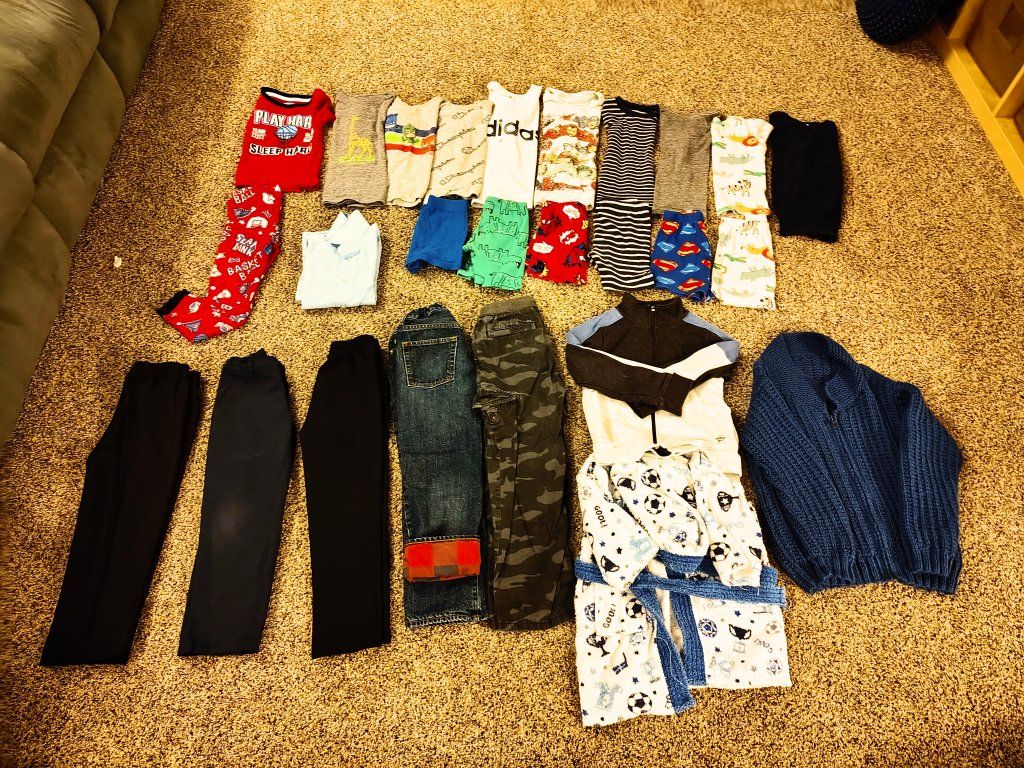 Boy's 5T clothes 25 pieces - CASH