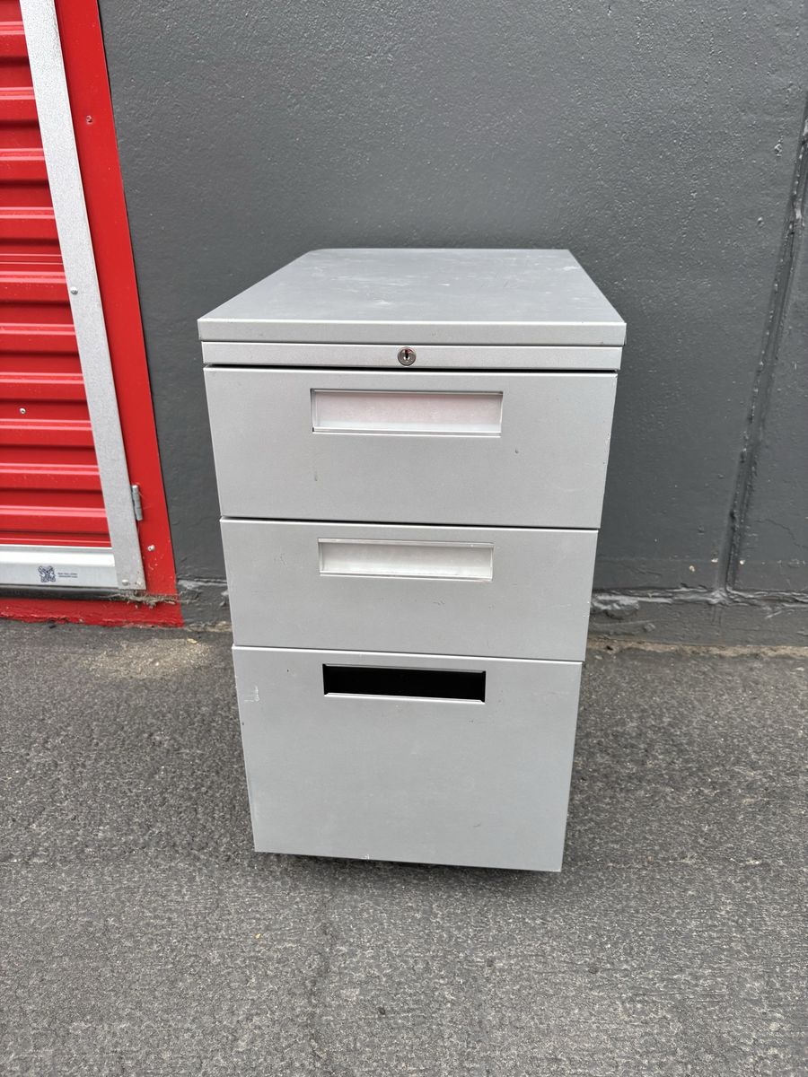 Heavy Duty Locking 3-Drawer Steel Filing Cabinet – Mobile Office Pedestal