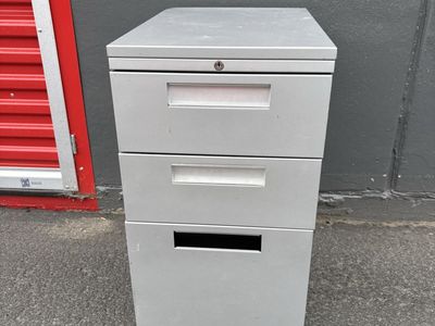 Heavy Duty Locking 3-Drawer Steel Filing Cabinet – Mobile Office Pedestal