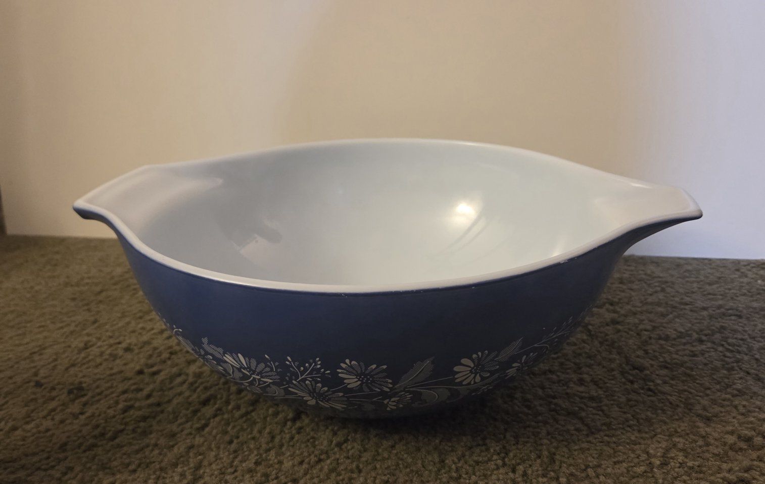 vintage pyrex bowl 444 4l colonial mist daisy blue and while Cinderella bowl 