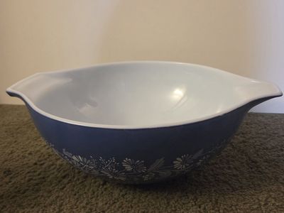 vintage pyrex bowl 444 4l colonial mist daisy blue and while Cinderella bowl
