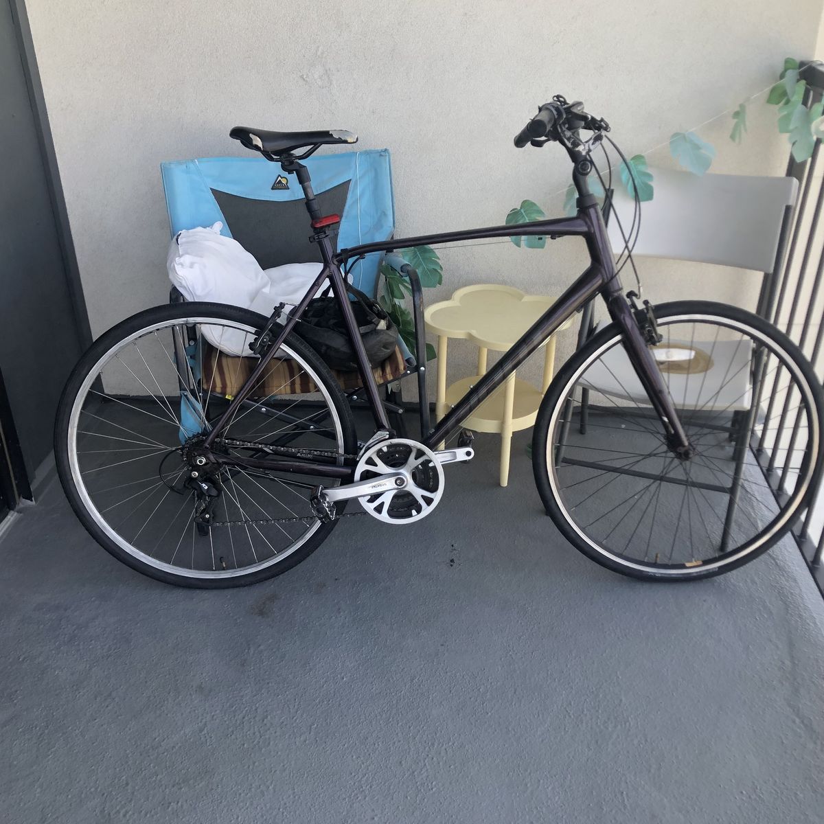 GIANT XL 3 Hybrid Bike; top-of-line accessories