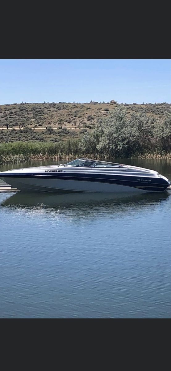 1997 Crownline 266 BR Bowrider Boat - White & Blue.