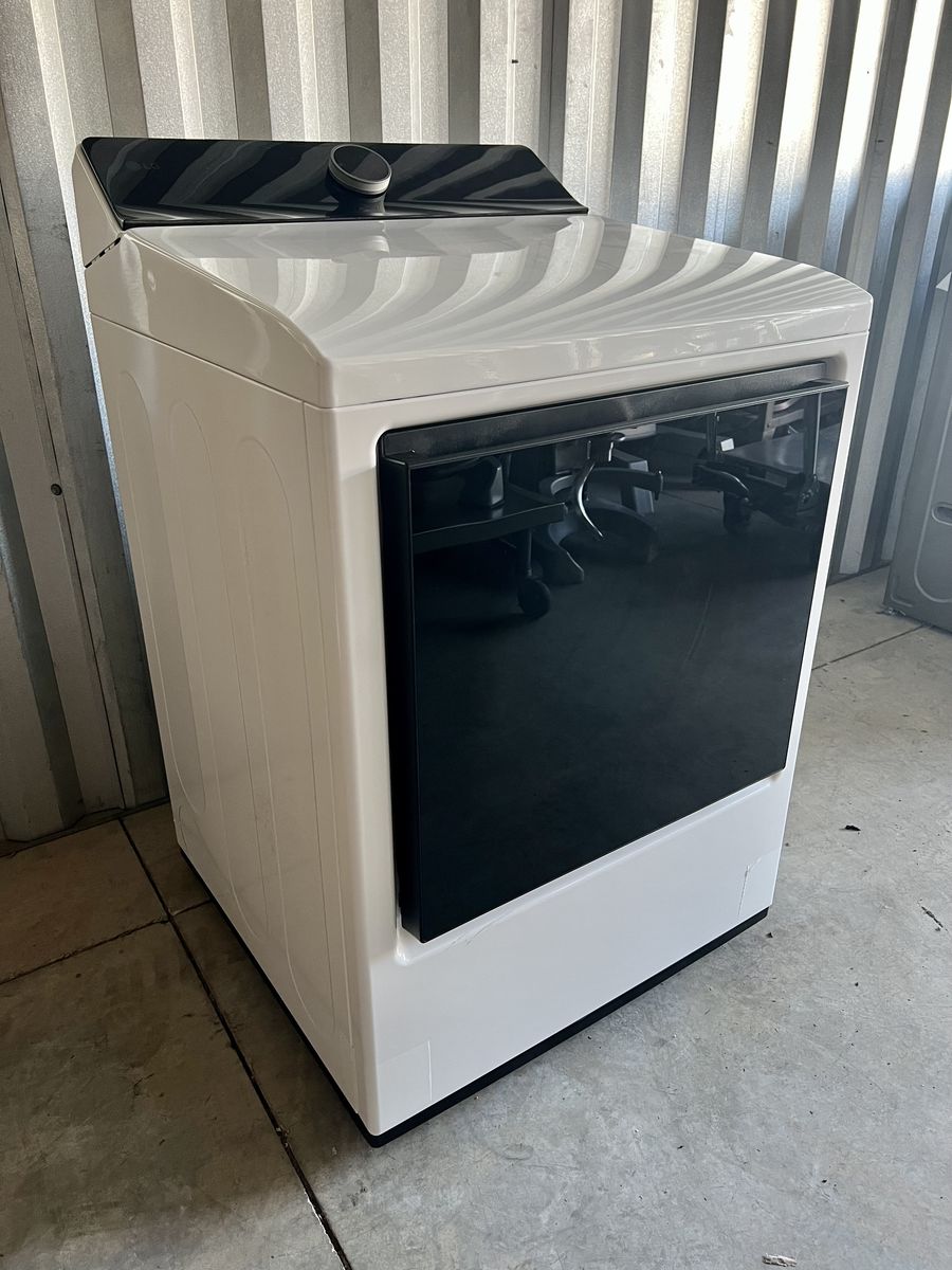 LG Vented SMART Electric Dryer in White with EasyLoad Door, TurboSteam and Sensor Dry Technology