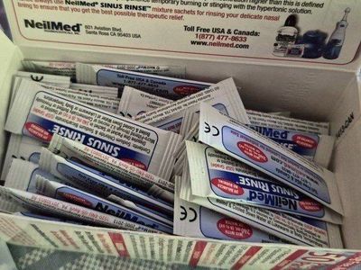 NeilMed Sinus Rinse Kit - 50 All Natural Relief Premixed Packets & Bottle