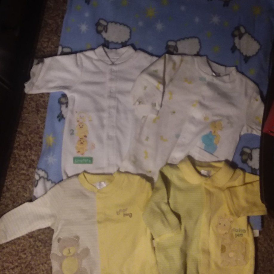 BOY'S ANIMAL PAJAMAS 6-9 MOS.+ LARGE BLANKET