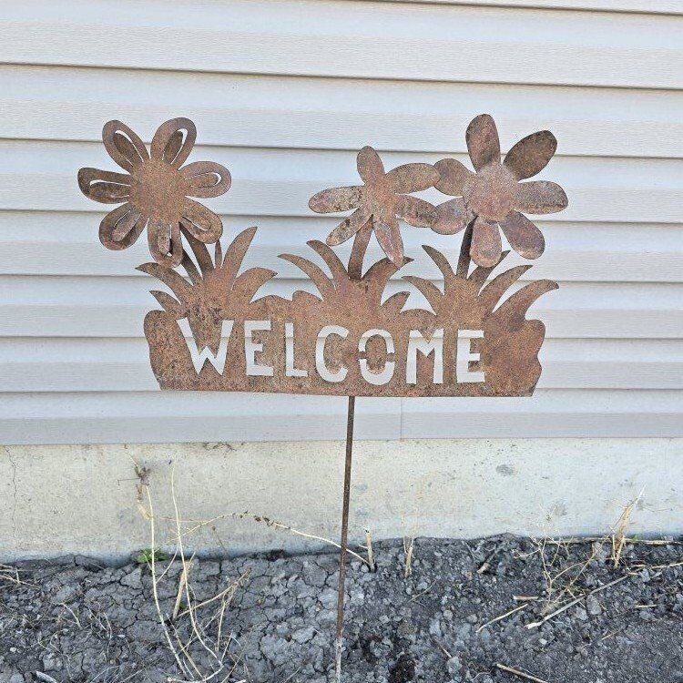 decorative yard welcome sign