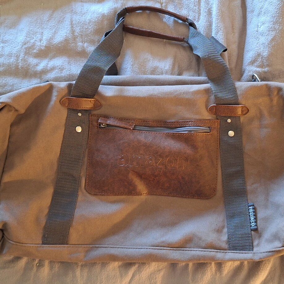 New FIELD & CO AMAZON PROMOTIONAL DUFFLE BAG