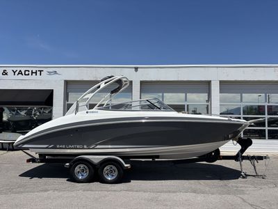 2015 24' Yamaha 242 Limited S Bowrider